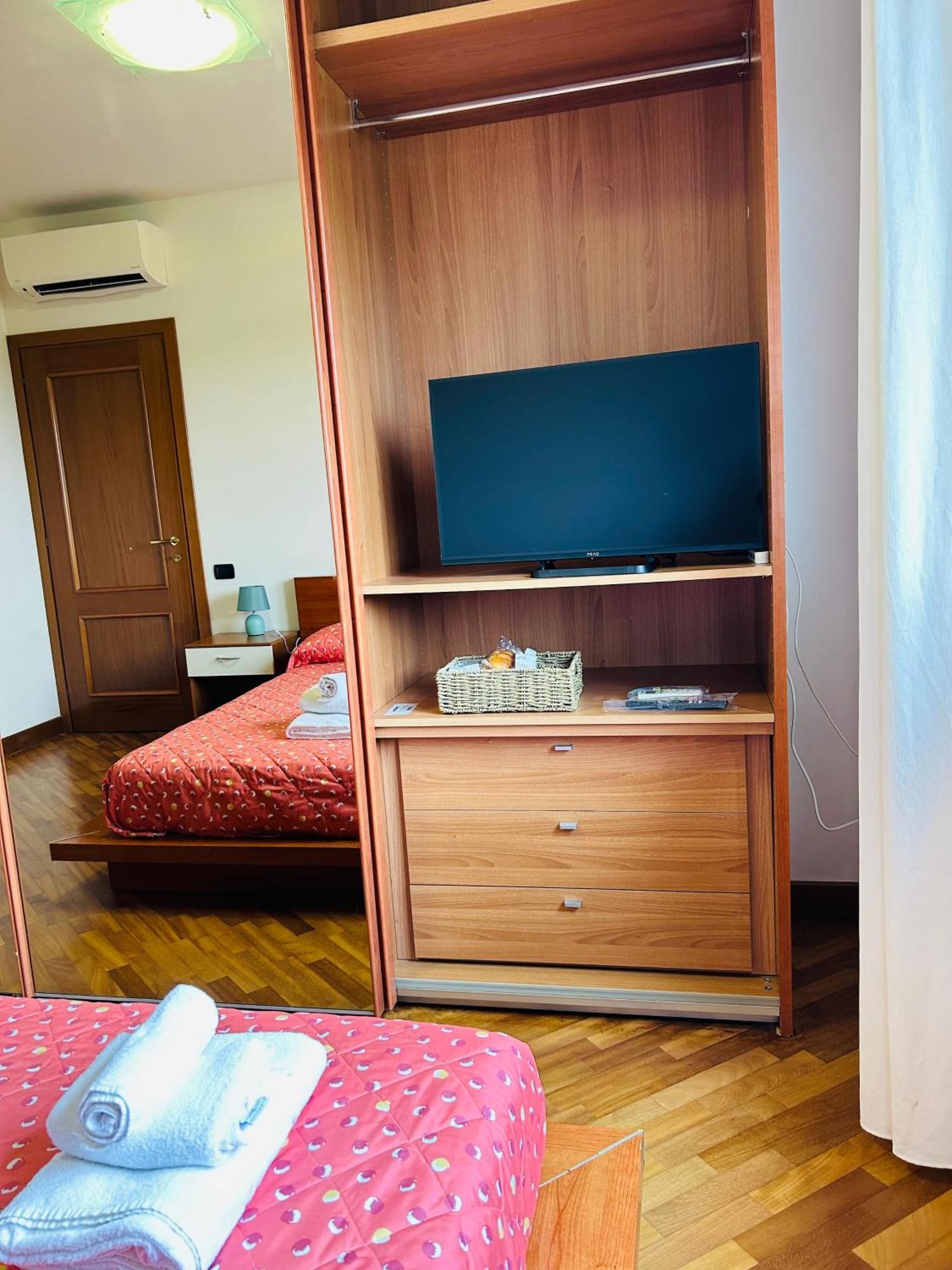 The House Room Aeroporto Fiumicino Bagian luar foto