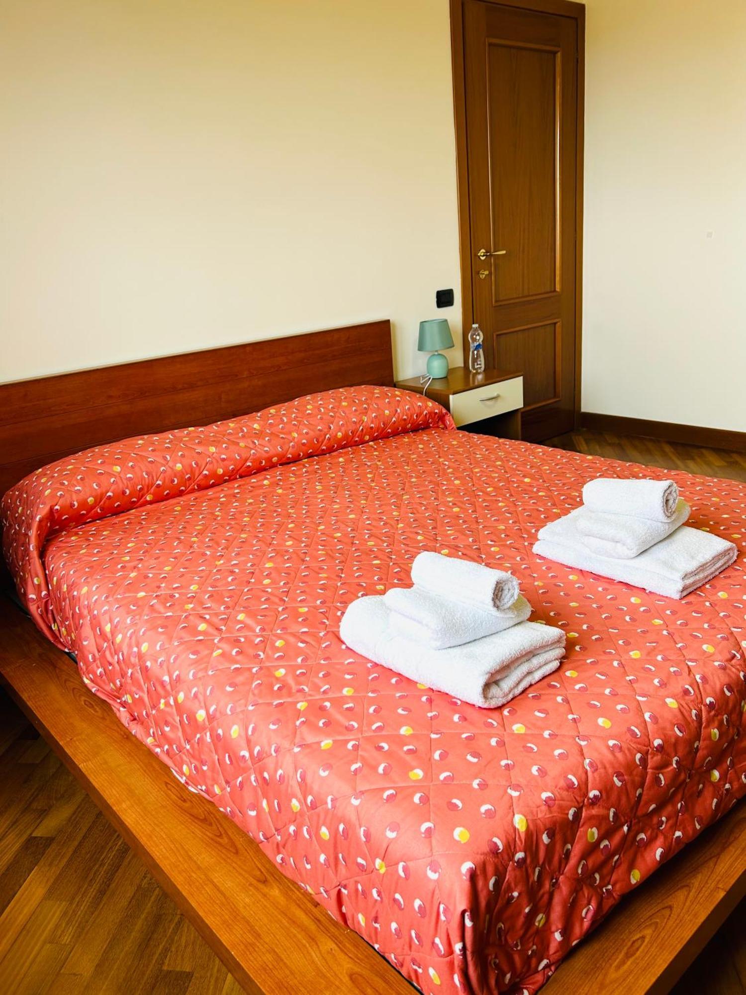 The House Room Aeroporto Fiumicino Bagian luar foto